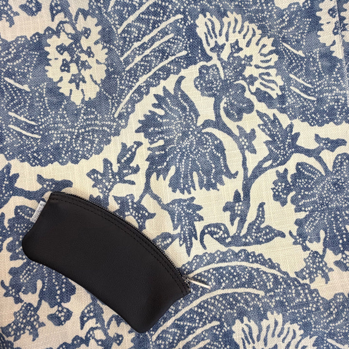 1901 blue waverly | swatch with stylo for size reference