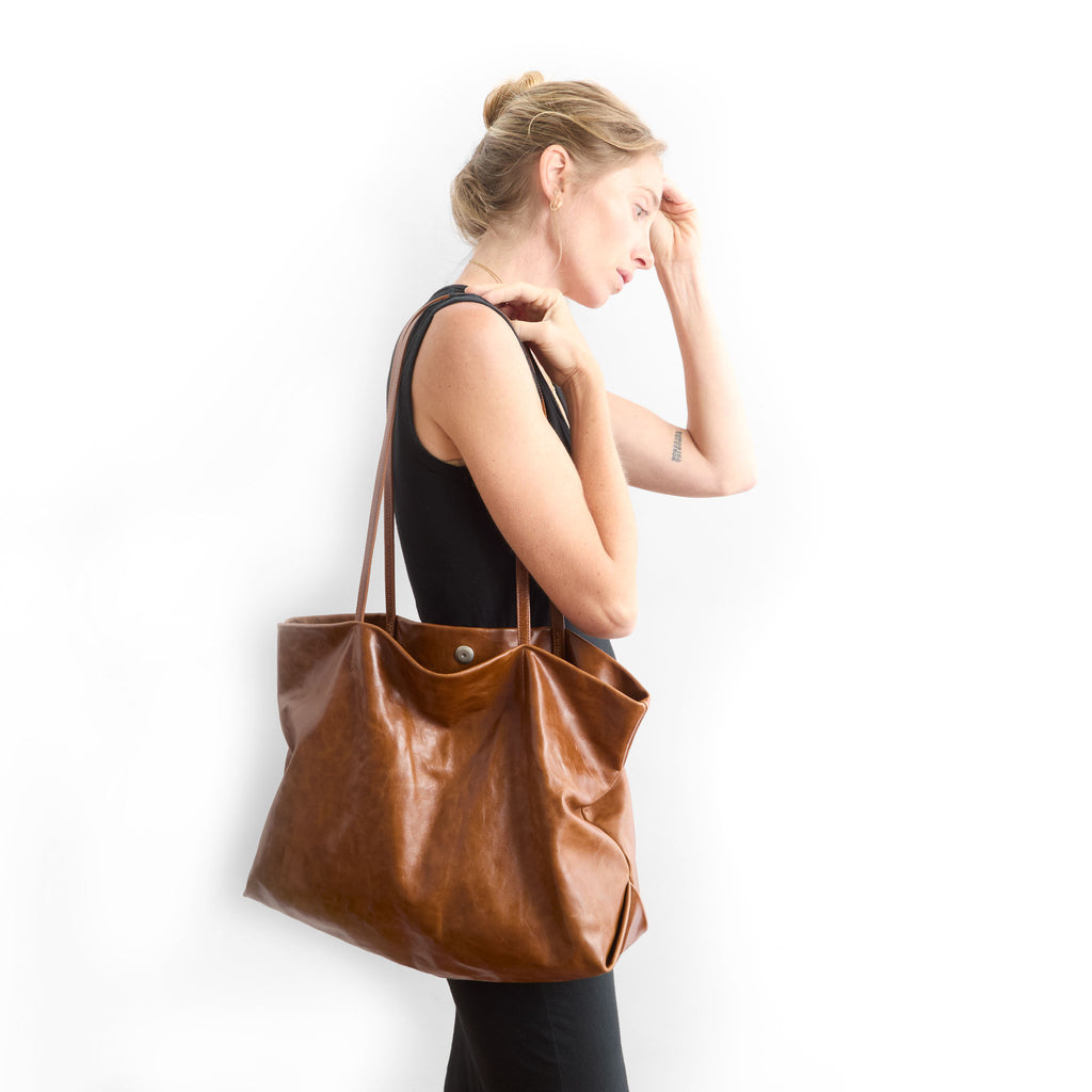 brooklyn tote saddle, being modeled 