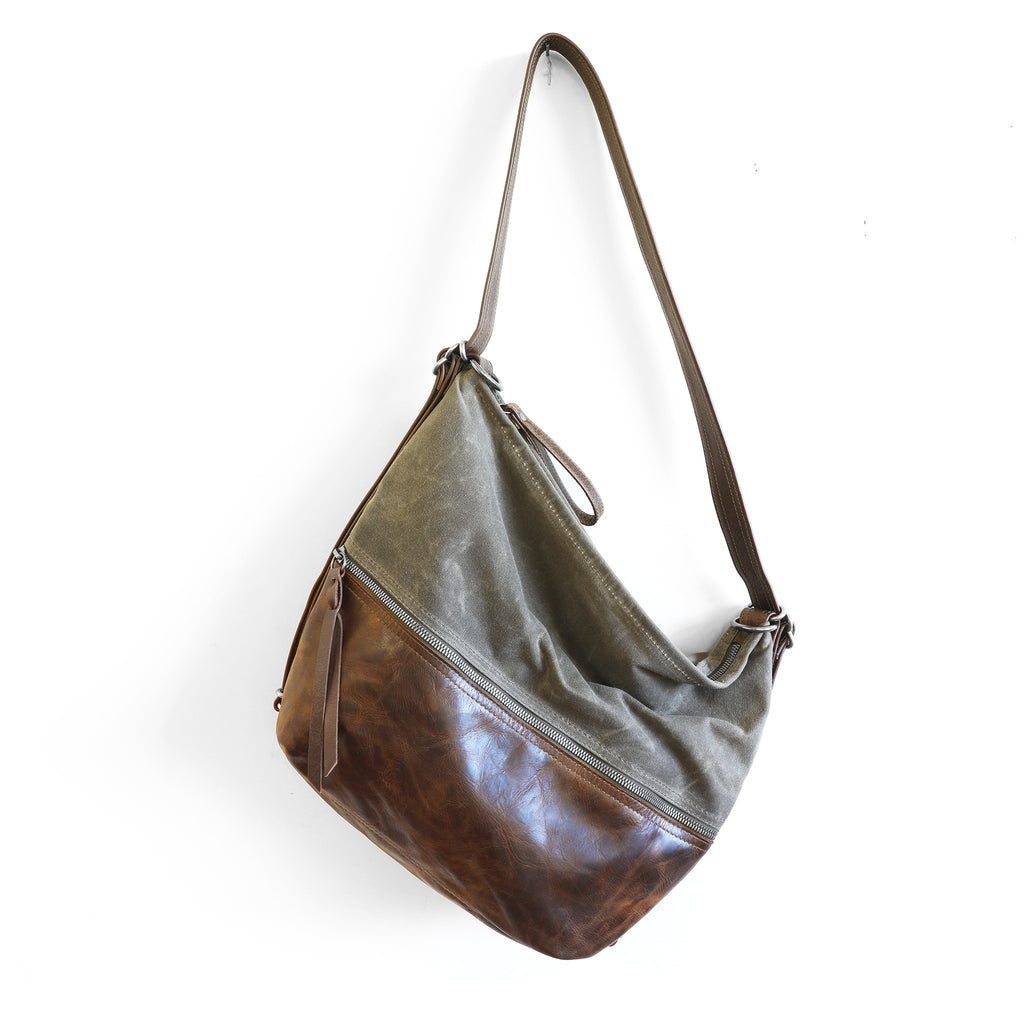 medium city single zip with selkie and dark oak canvas