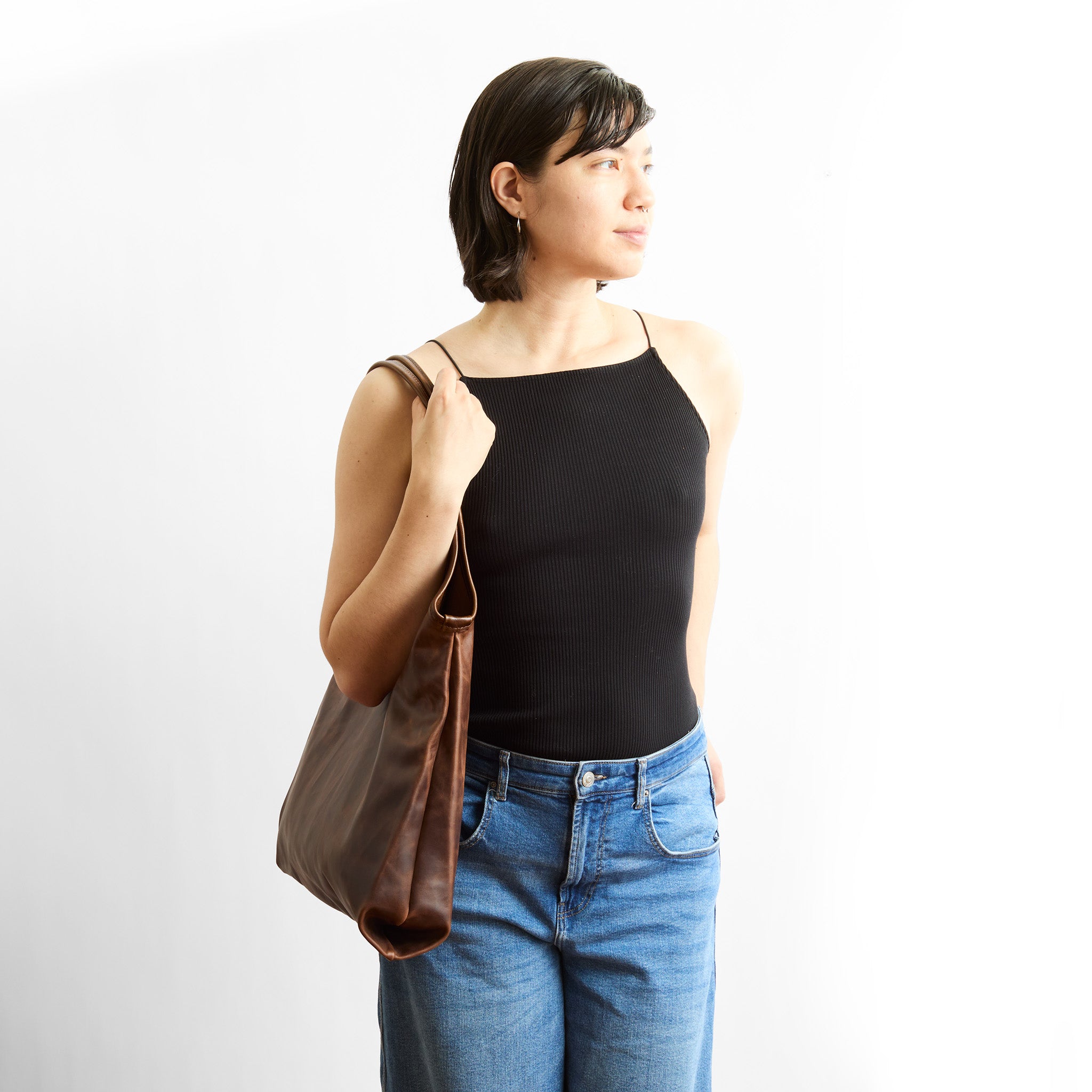 envelope tote in bourbon