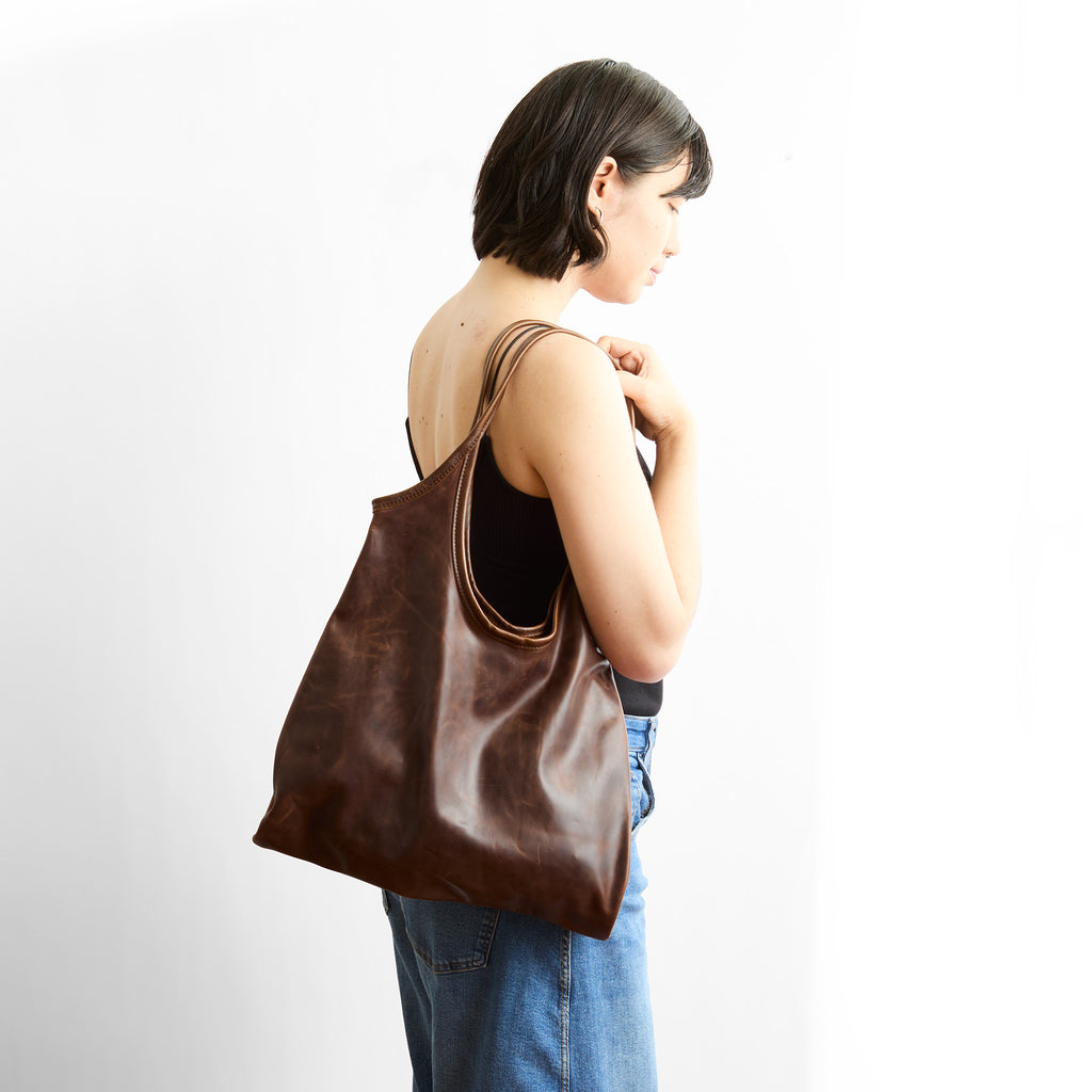 envelope tote in bourbon