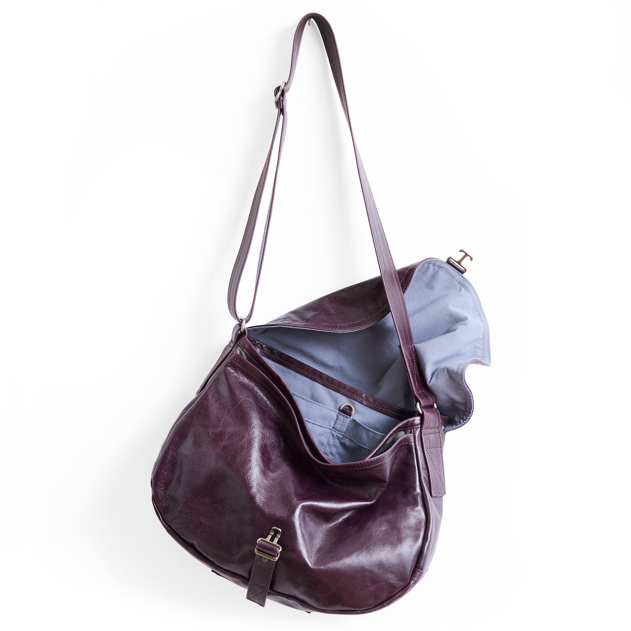 1903 large in aubergine, showcasing interior lupine lining