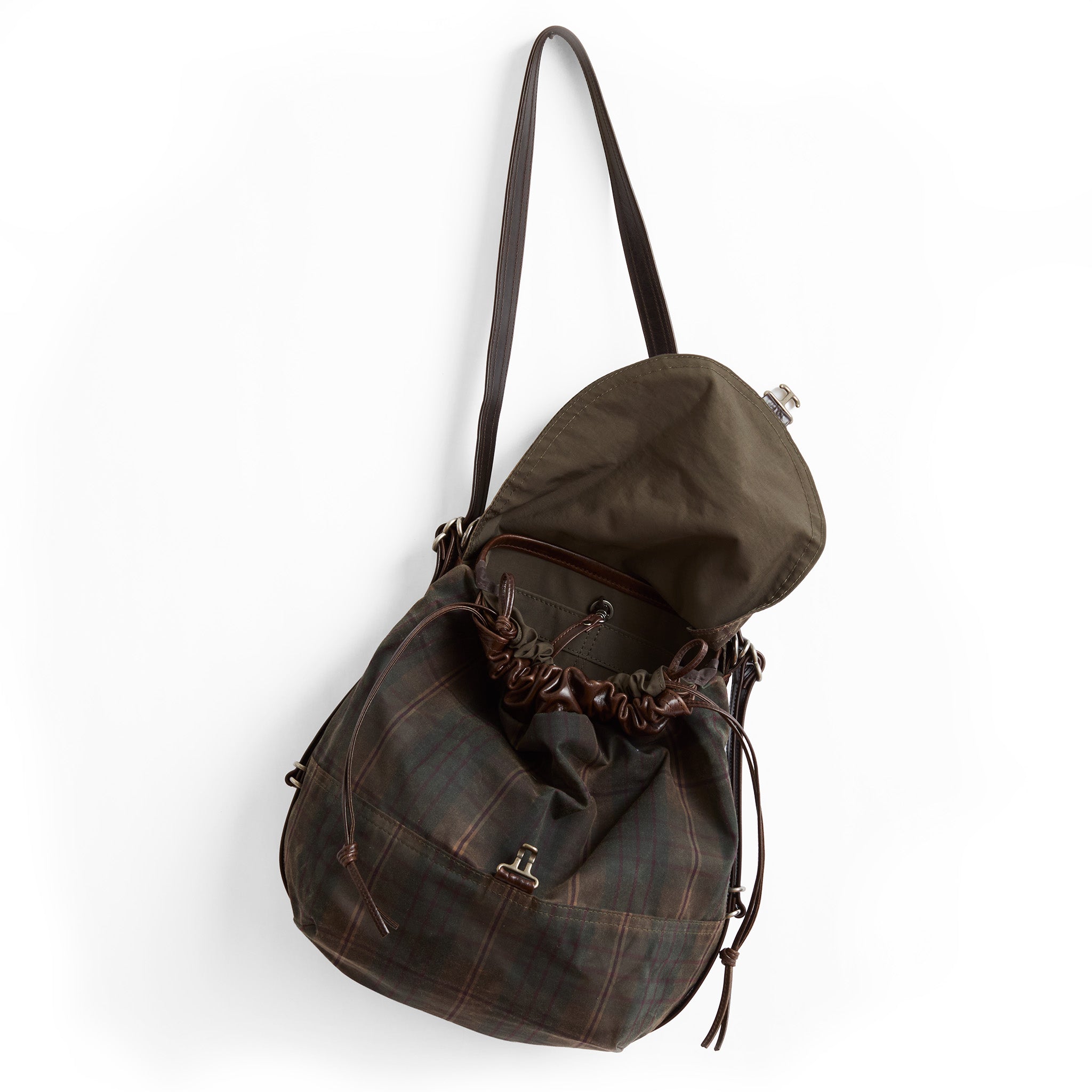 medium 1904 in plaid waxed canvas, showcasing interior slate lining